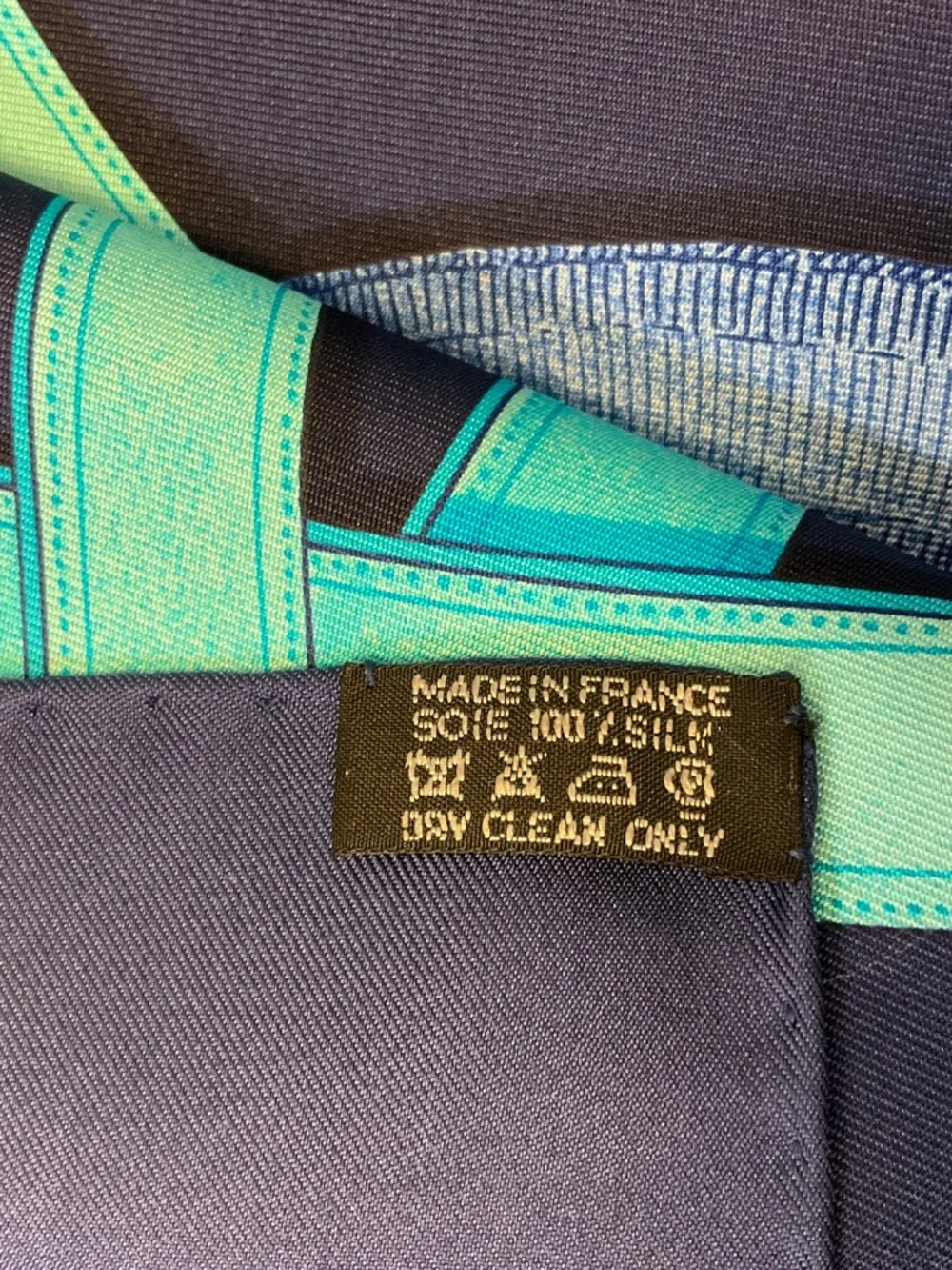 HERMES NAVY BLUE / TURQUOISE CAVALCADOUR PRINT SQUARE SILK TWILL SCARF